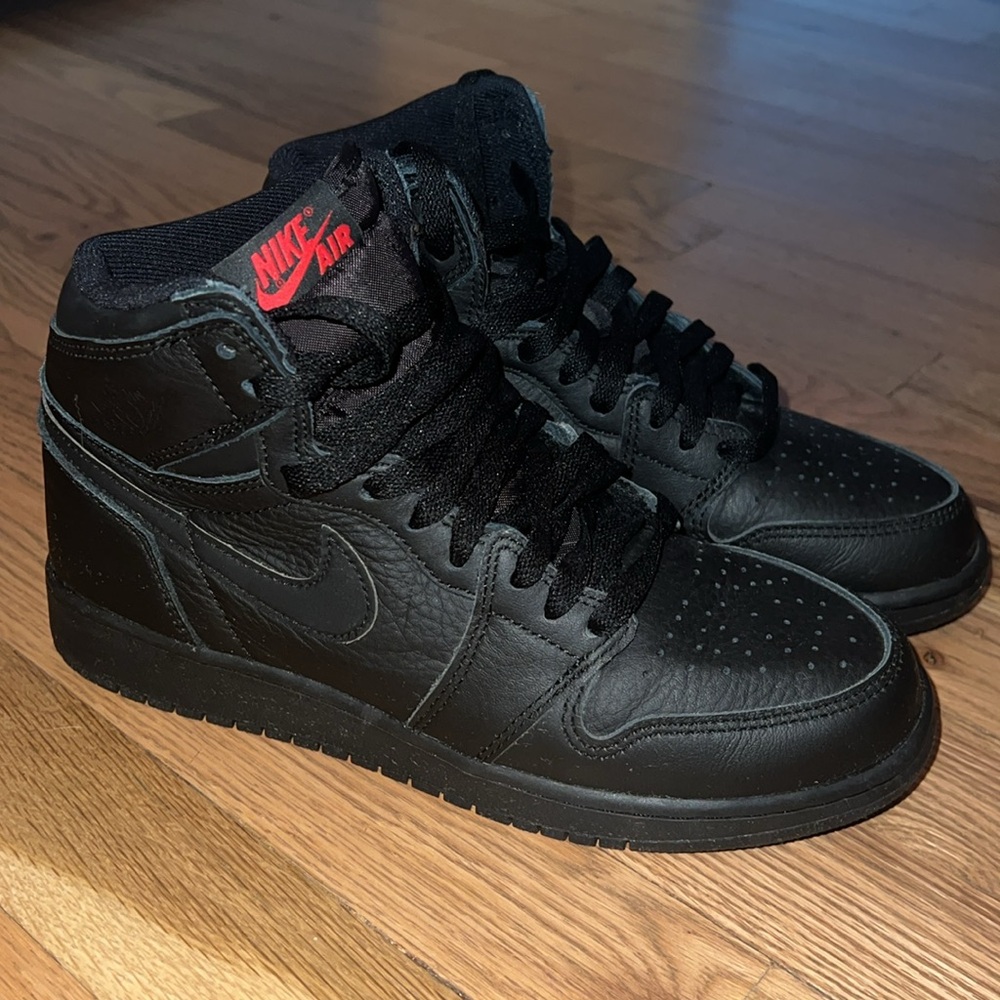 2017 NIKE Air Jordan 1 Retro High OG BG 'Black University Red' Size 6.5 Big Kids - Picture 5 of 11
